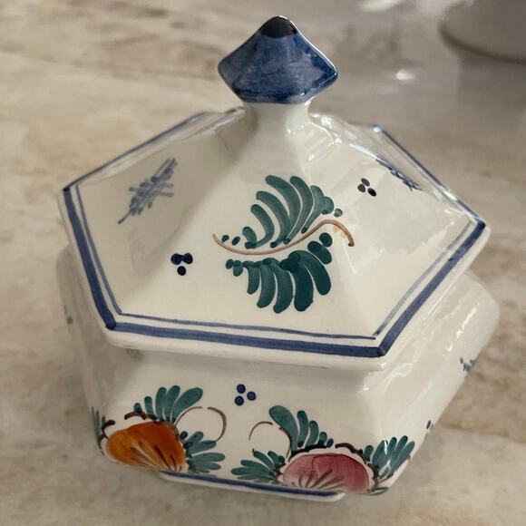 handpainted Delft Holland Small covered dish - Picture 1 of 11